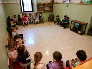 Mi presento: chi sta posando per l’artista