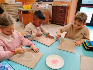 Mi presento: chi sta posando per l’artista