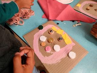 Mi presento: chi sta posando per l’artista