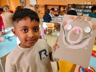 Mi presento: chi sta posando per l’artista