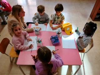 Mi presento: chi sta posando per l’artista