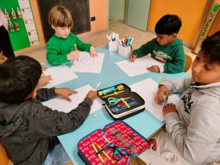 Mi presento: chi sta posando per l’artista