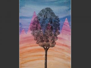 L’albero in un paesaggio cromatico.