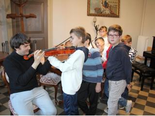 Laboratorio di conoscenza degli strumenti musicali